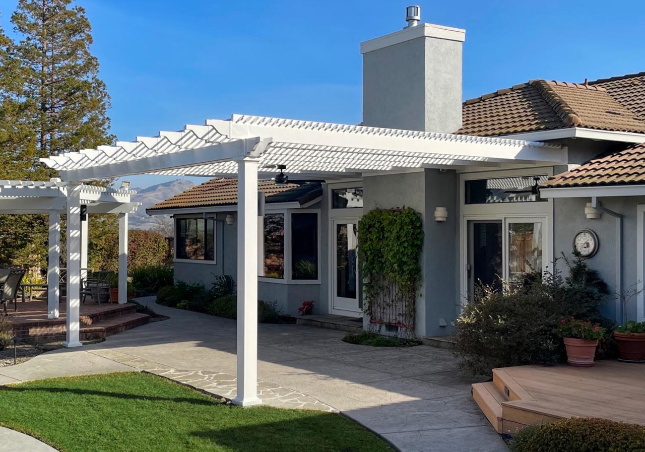 Covered pergola attached to roof