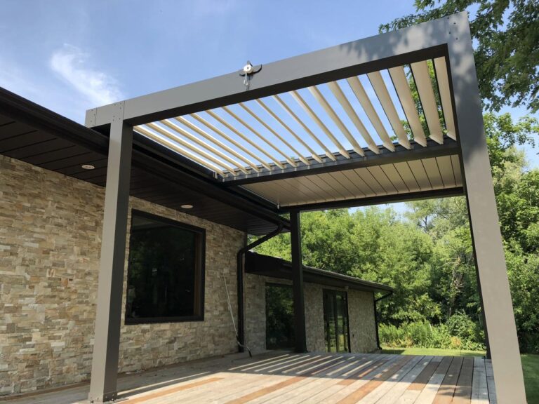 Louvered pergola motorized