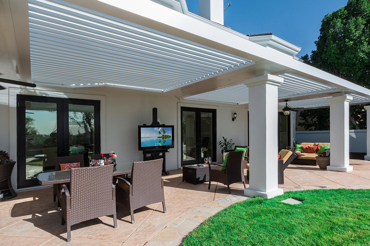 Louvred pergola reading