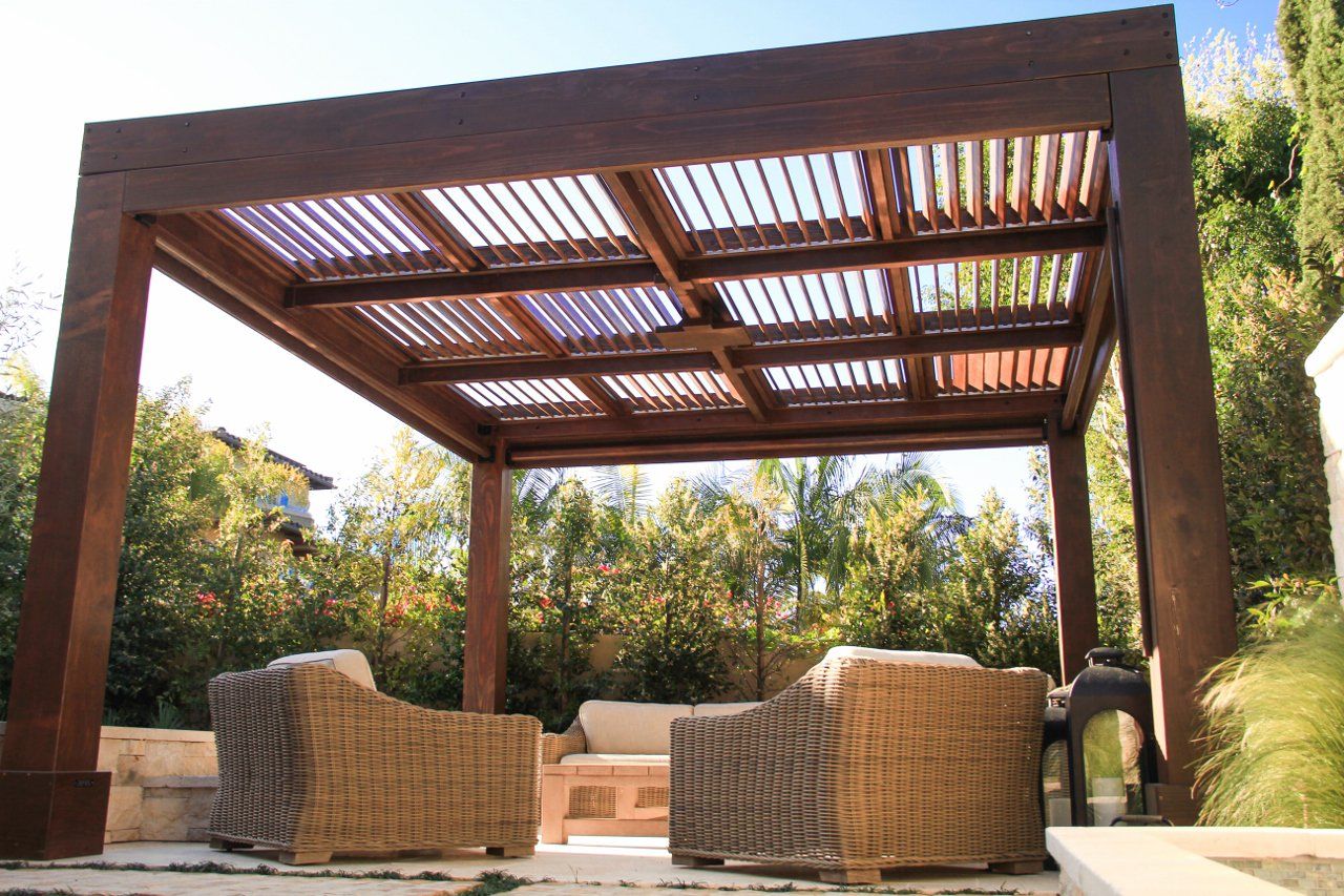 Pergola louvered pergolado castagno tuacasa madeira legno gazebo travi artigo